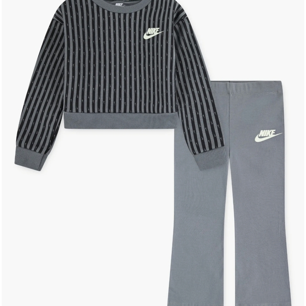 New Nike Kids Femme Pop Fleece Top And Flare Leggings Set Size 4 XS